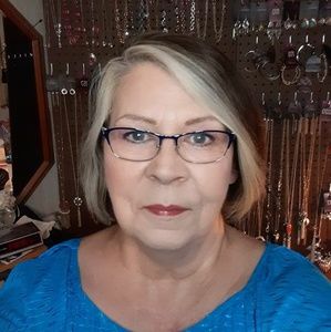 Meet your Posher, Liz